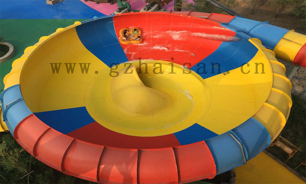 如何在水上乐园管理中提升园区的公共艺术和文化设施？