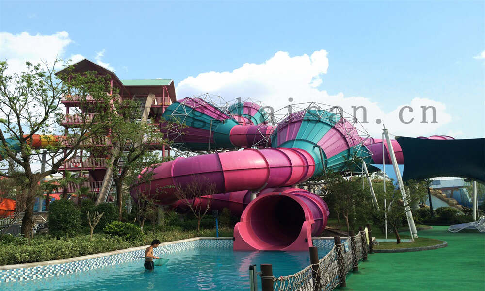 水上游乐设备定制：材料选择的艺术与科学